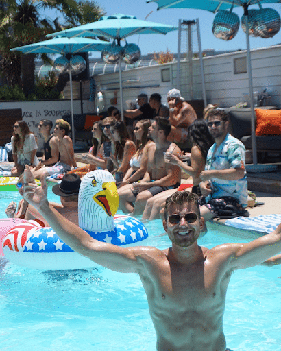 Crazy pool party at the "Hard Rock Hotel"