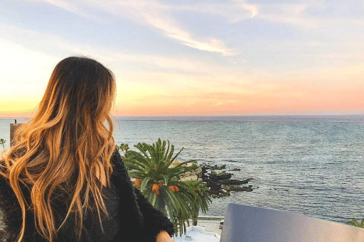 Girl looking away from camera to the seaside